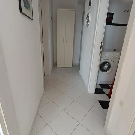 Sea View Apartment *