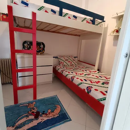 Sea View Apartment *