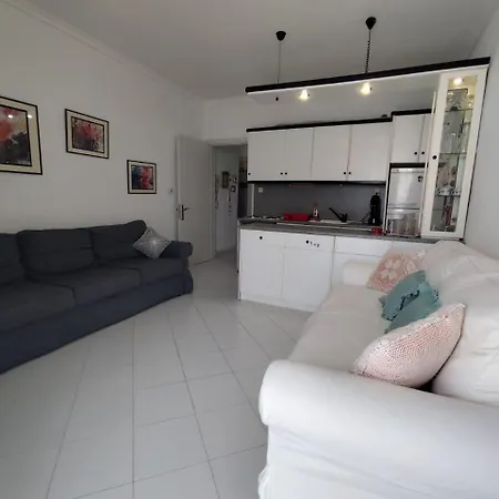 Sea View Apartment Karianí