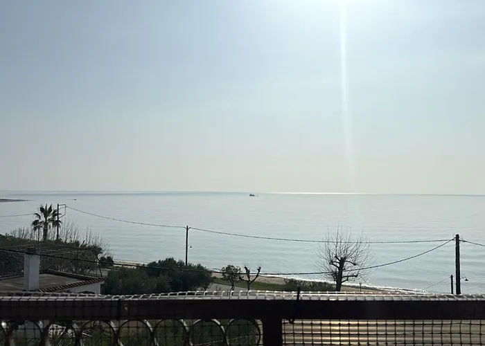 Sea View Appartamento Karianí